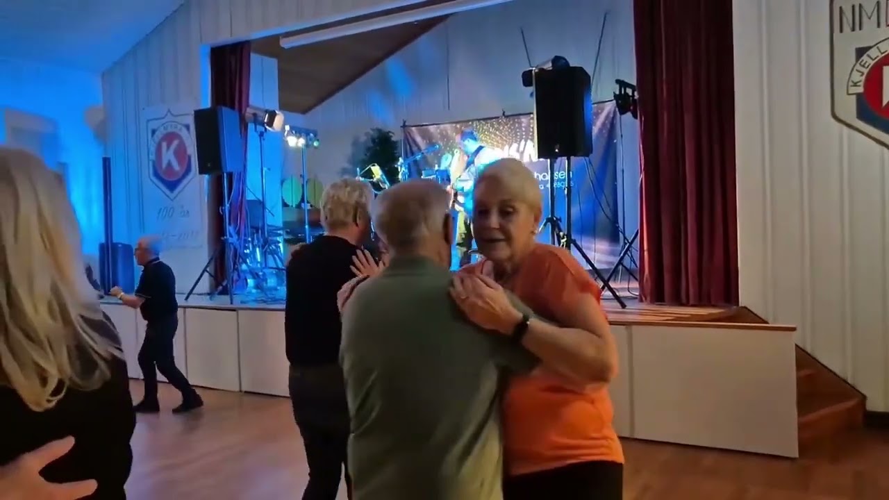 linedancebølgen går med Vilhelm Johansen Kjellmyra Danseglade Video fra Nina Merete Kvesetberget