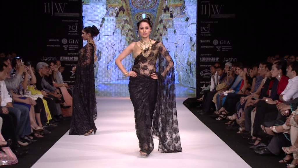 Juhi Chawla walks for Kays Jewels at IIJW 2012