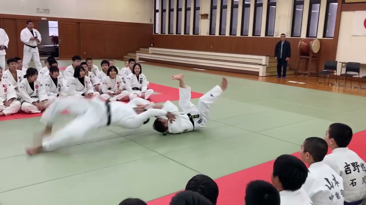 角田夏実さんが羽咋でともえ投げ
