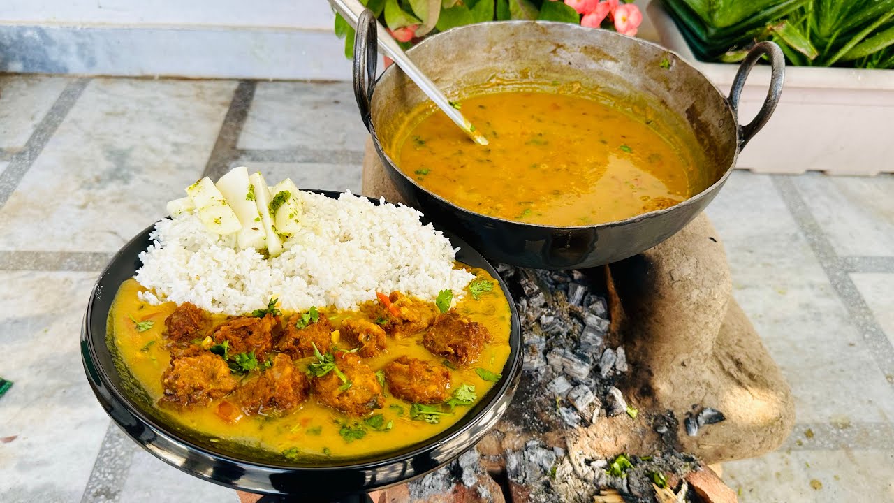 पहाड़ी आर्गेनिक भोजन(बड़ी-भात)||Uttarakhand famous badi ki daal || Healthy food || pahadi tasty food