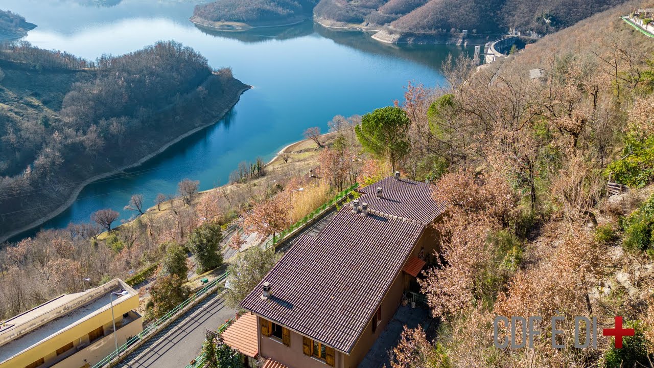 Visita dell'immobile | Ascrea (RI), Italy | Appartamento con giardino, balcone e vista sul lago