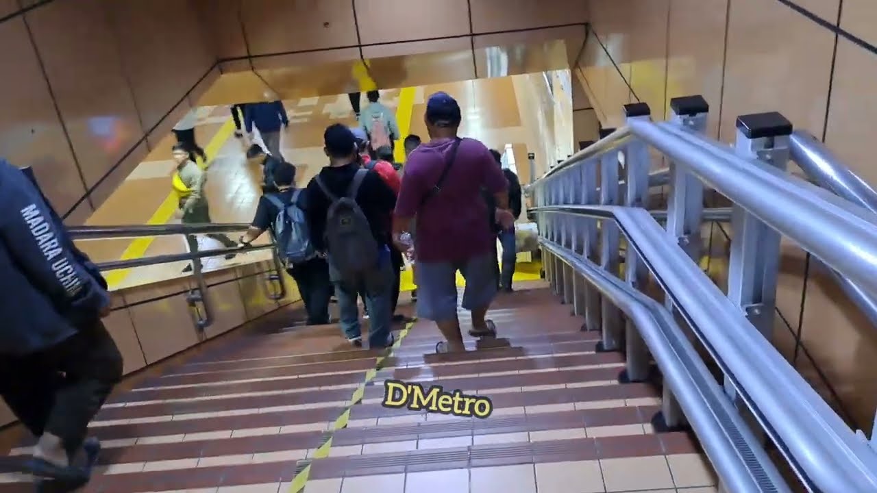 Suasana Subuh - Naik KRL Paling Awal Jam 4.12 WIB dari Cikarang ke Jakarta