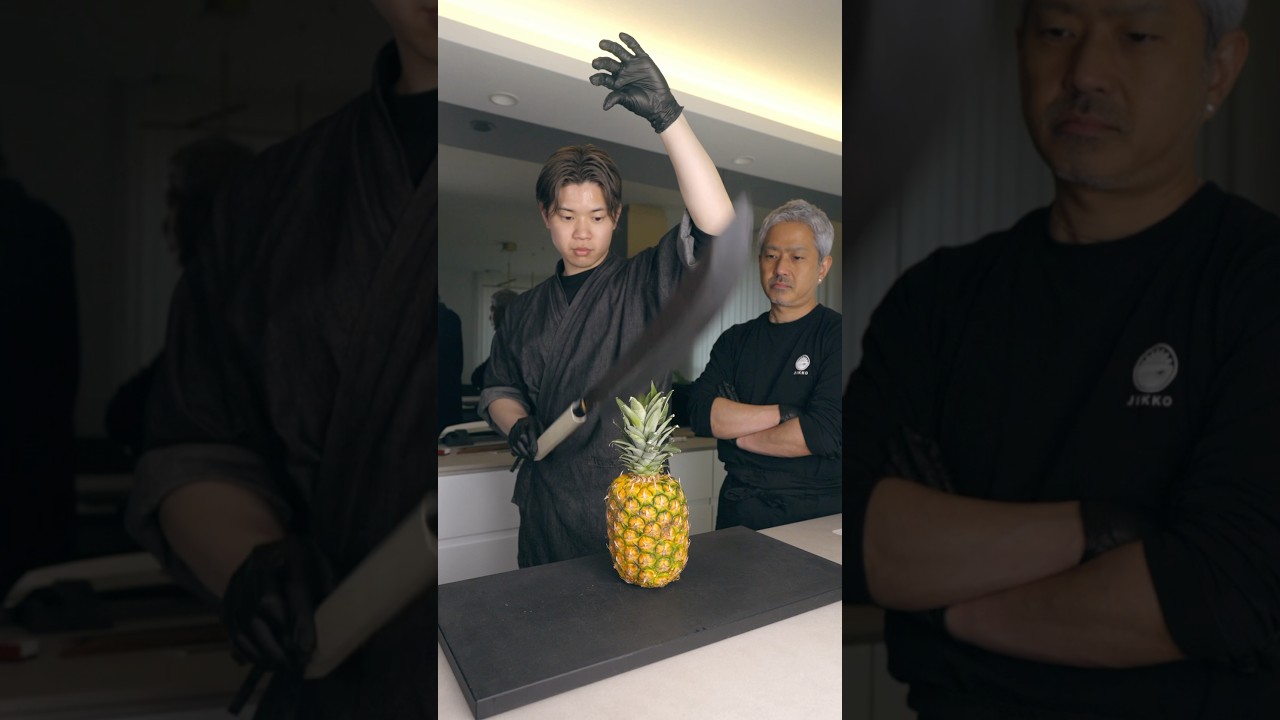 Cut the pineapple with the sharp knife.🔪✨​⁠@jikkoshacho #knife #sharpening #sharpener&nbsp;#asmr