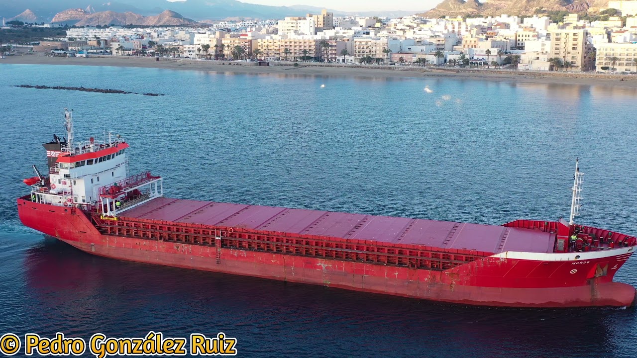 GARRUCHA 02 01 2022. Entrada del Buque MUROS