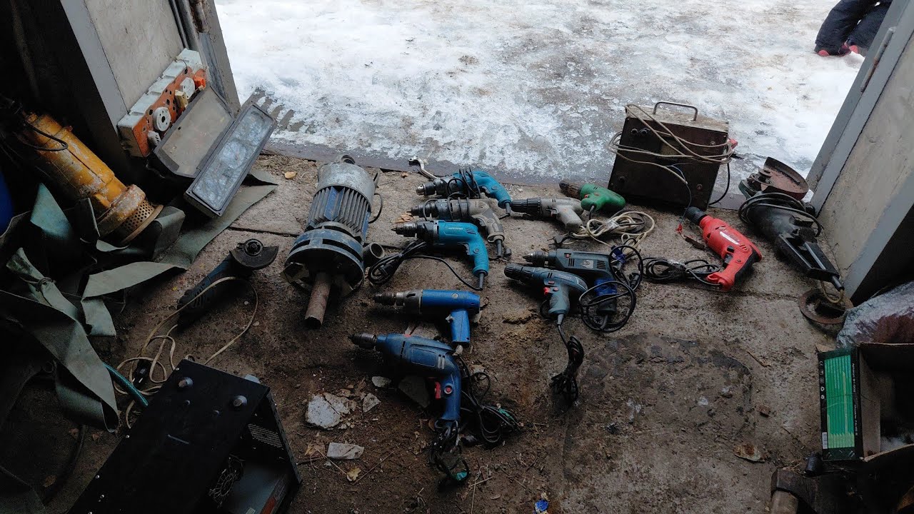 Знайшли скарб у гаражі! Дизельна гармата, автономка і купа інструменту