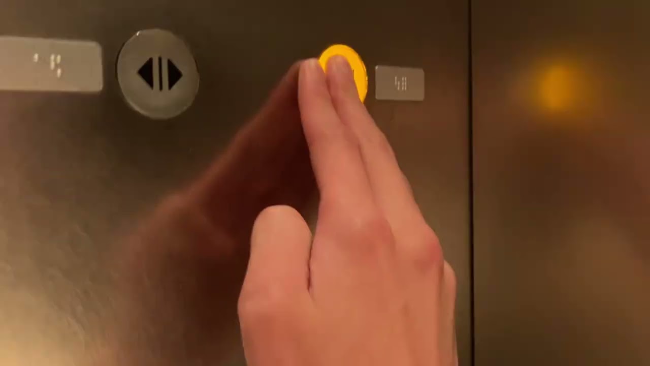 カレッタ汐留シャトルエレベーター