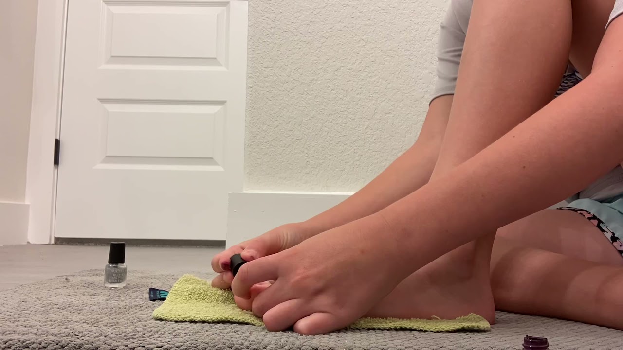 Painting my nails it went out bad like last time