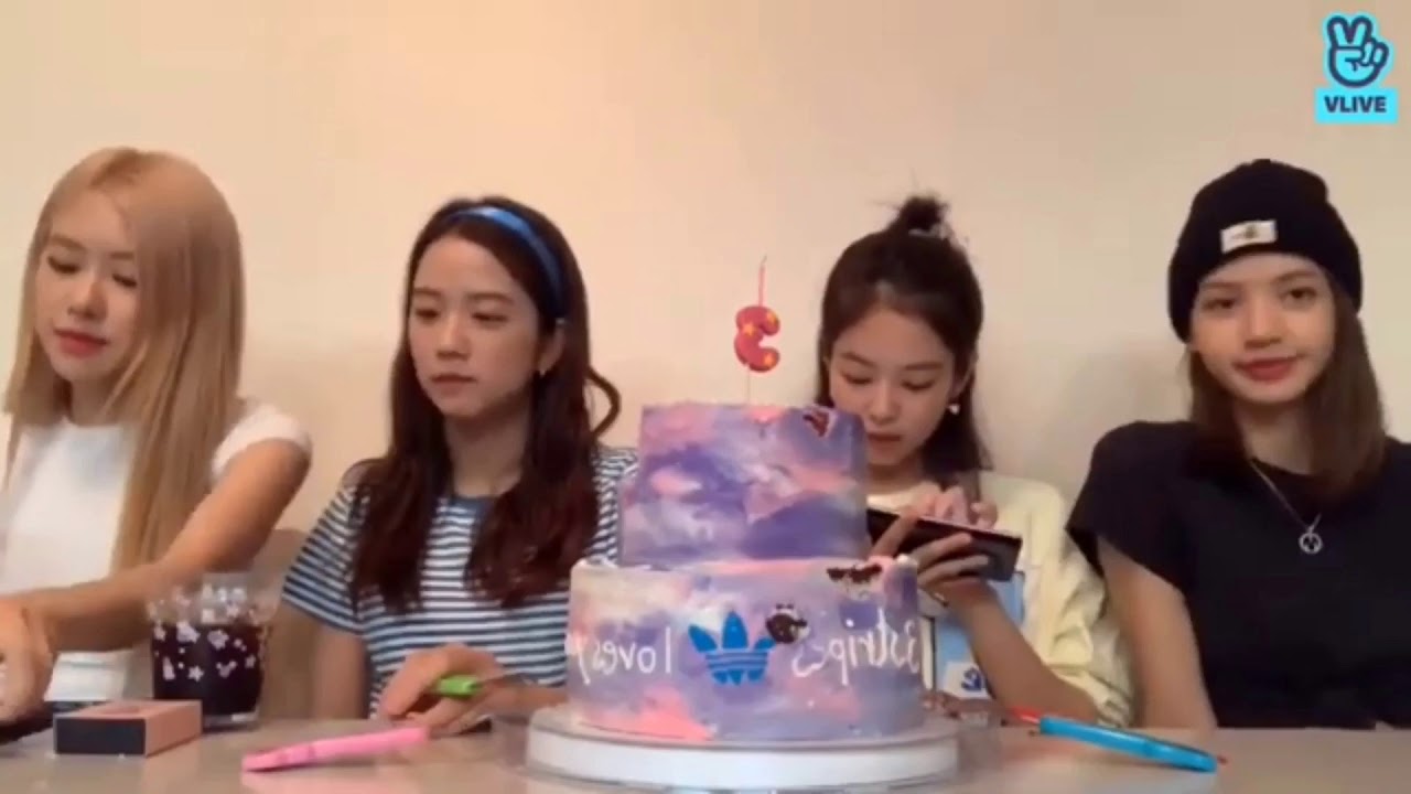 Too much spoiler. Just JENLISA. (More about jisoos reaction) 💕🤘🏻💯