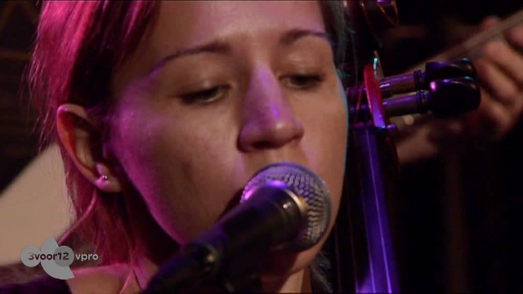 Bowerbirds - Tuck The Darkness In Sessie op Motel Mozaique 2012