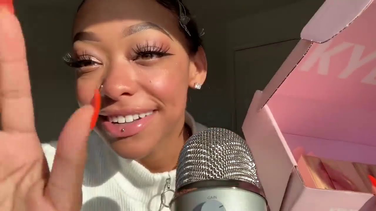 ♡  ASMR | CHYNAUNIQUE TINGLY LIP GLOSS APPLICATION  ♡