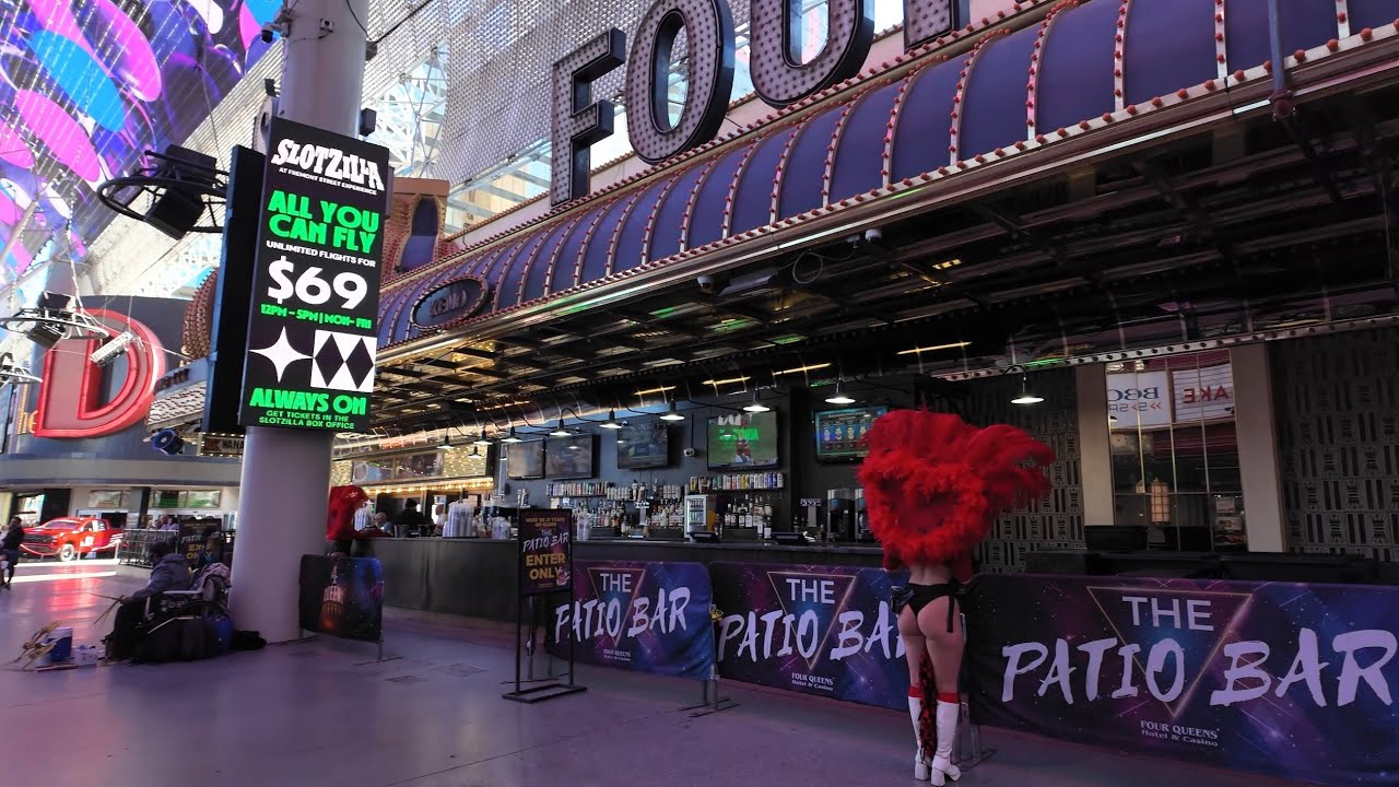 First February stroll @ the Fremont Street Experience in 4k - entertainers/people watching.