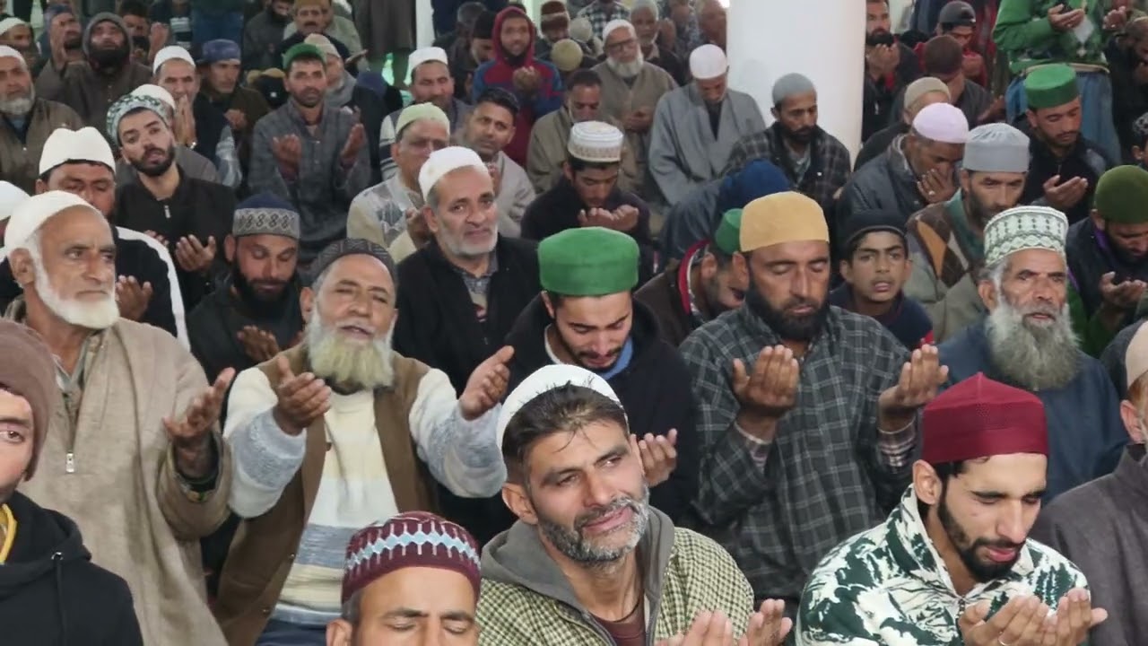 Emotional dua by PEERZADA MAULANA SHAKEEL UR REHMAN OWAISI SAHAB