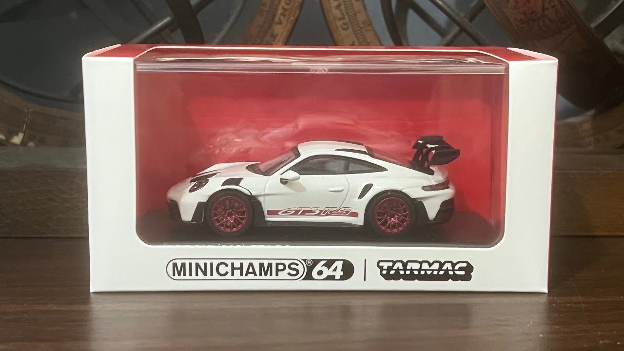 Welcome 2024: Unboxing a Porsche 911 (992) GT3 RS by Minichamps/Tarmac Works