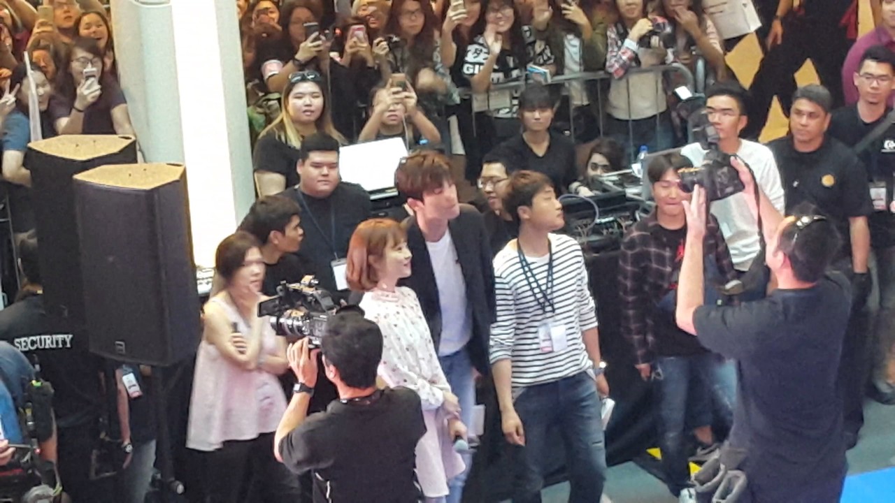 170429 Strong Woman Do Bong Soon Park Hyungsik & Park Bo Young in Singapore - Fanmeeting ending