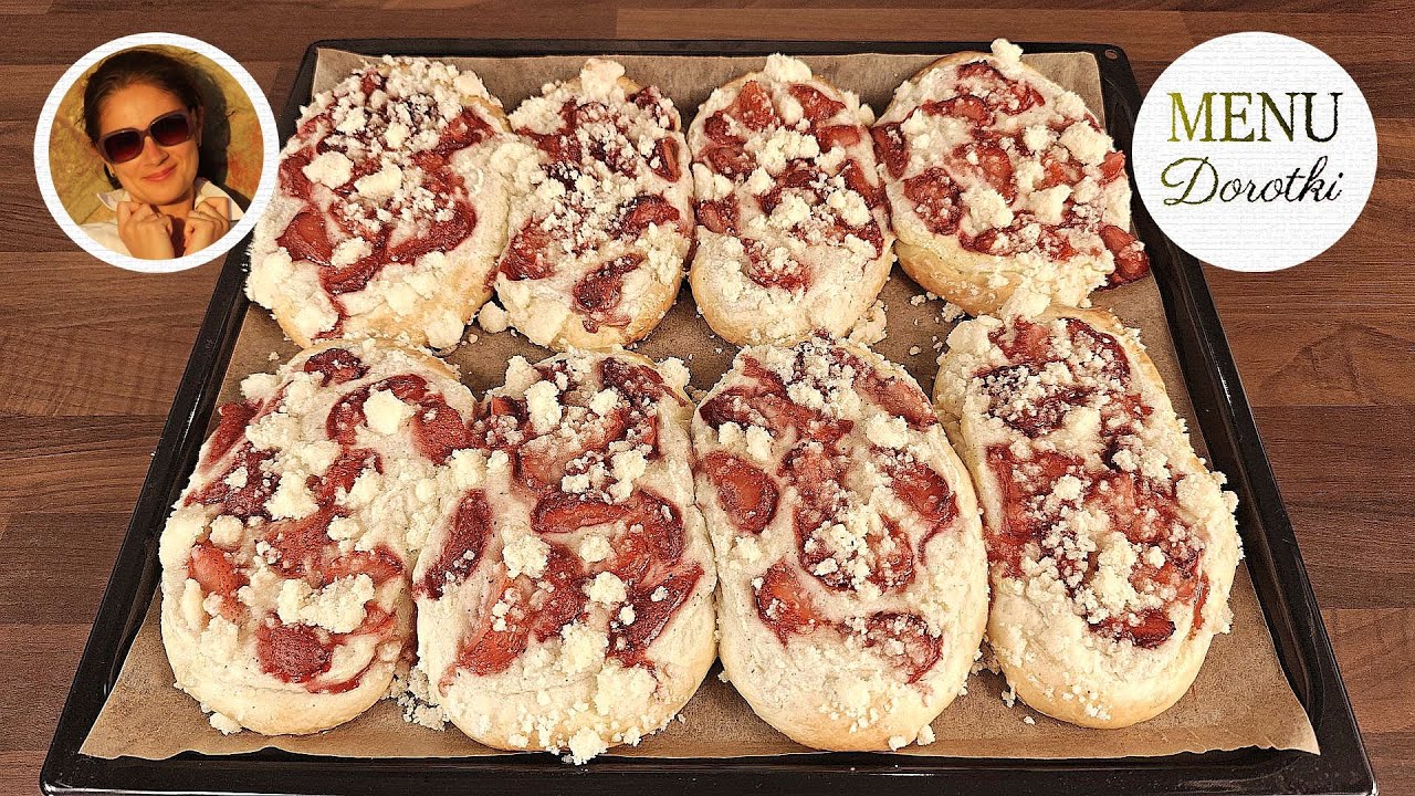 Domowe drożdżówki z serem, truskawkami i kruszonką –dużo lepsze niż z cukierni! Przepis MENU Dorotki