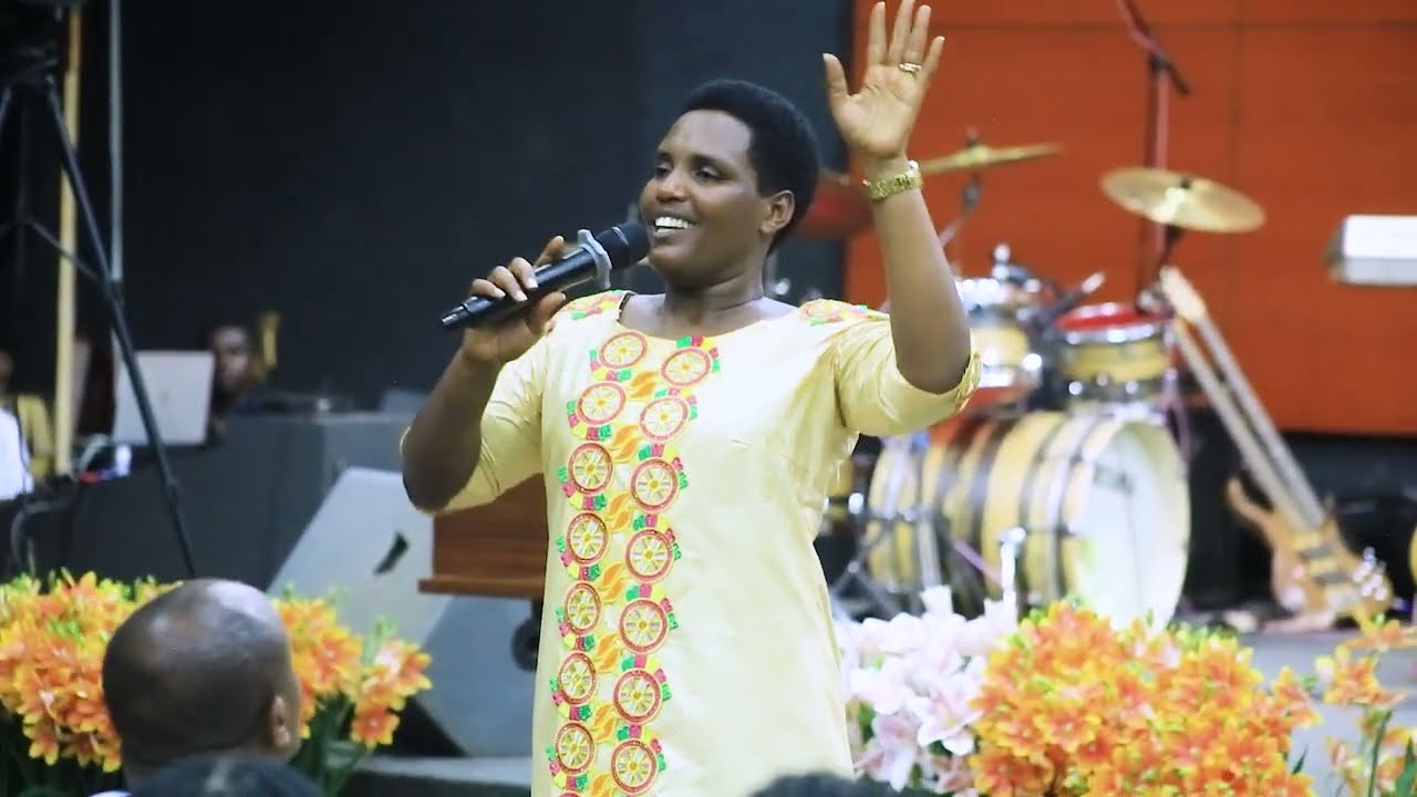 Pst KANZIGA MBEGA UKUNTU ASIRIMBIRA IMANA NEZA IMANA YASABYE GUKURA IZINA UMUROZI MUKANWA