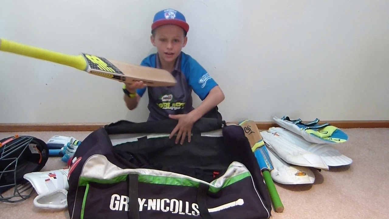 whats in side my gray nicolls cricket kit!!!!!!!!!