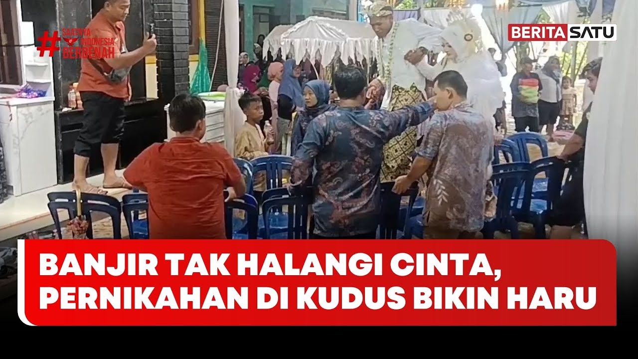 Banjir Tak Halangi Cinta, Pernikahan di Kudus Bikin Haru #beritasatu