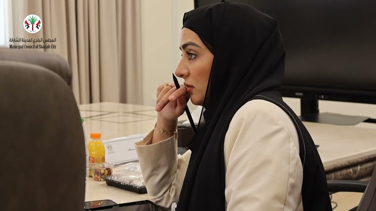 “لجنة الشؤون المالية والإدارية بالمجلس البلدي لمدينة الشارقة تناقش تصنيف المناطق السكنية في الإمارة”