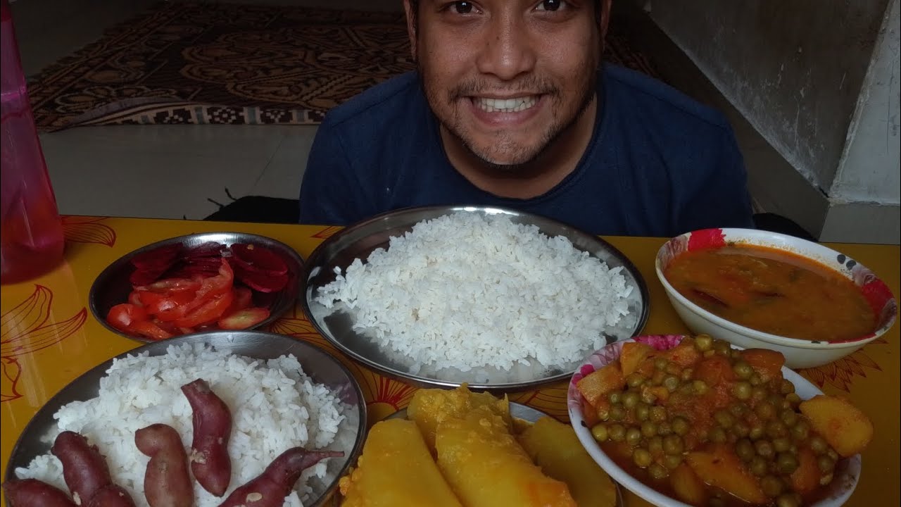 আজকে খেলাম মুগের ডাল। আলু মাটার। পেঁপে সেদ্ধ। মিষ্টি আলু সেদ্ধ। ভাত।😋👌