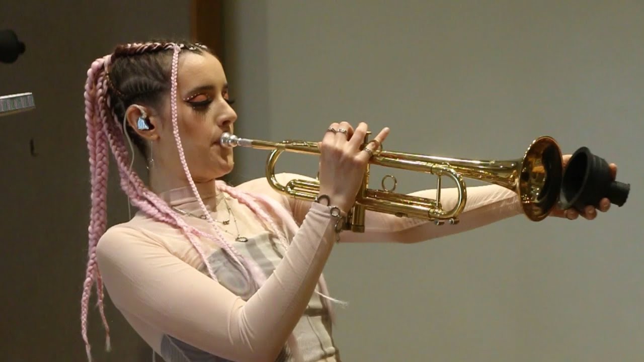 Caro Conzonno - Bravucón // Sesión en Vivo ♫