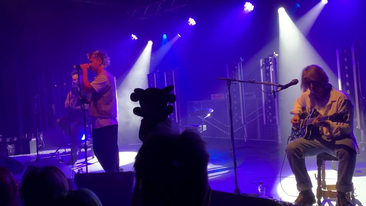 Nothing But Thieves - Keeping You Around (acoustic / Q&A) - Chalk, Brighton, UK (HMV) - 07/08/2023