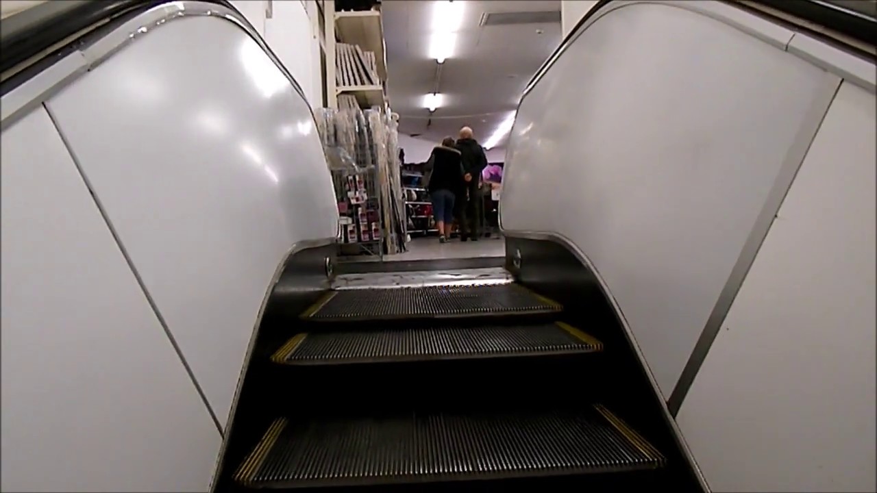 *RARE* Keighley escalator at Pound Stretcher, Penzance