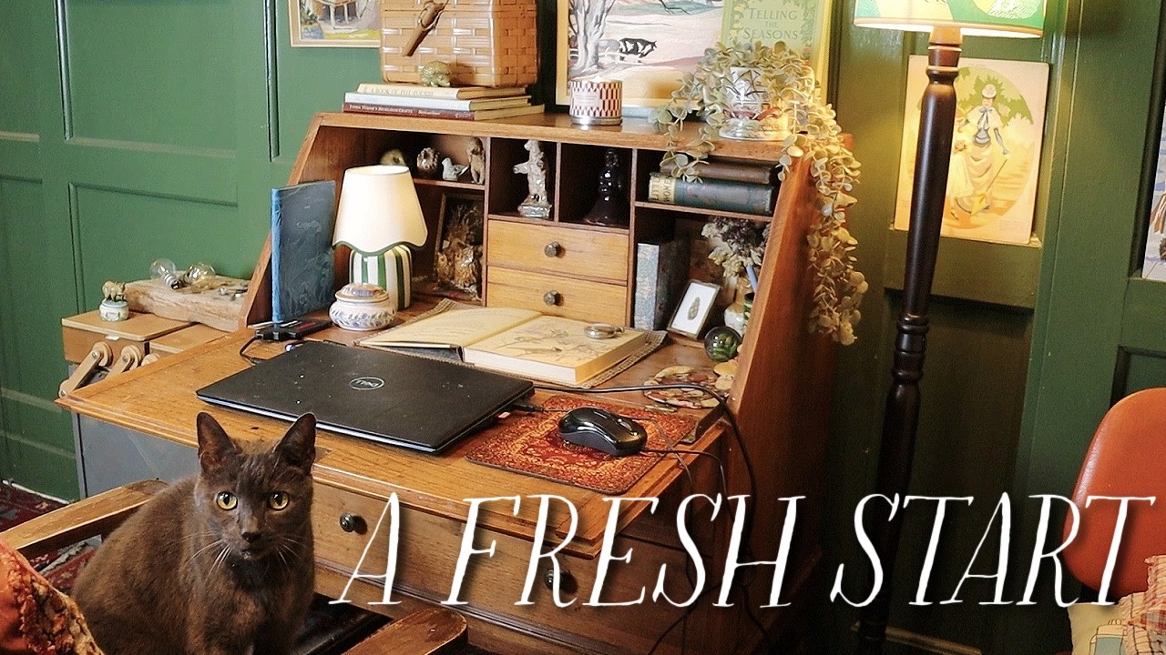 Setting Up My Cozy Vintage Desk for the New Year!