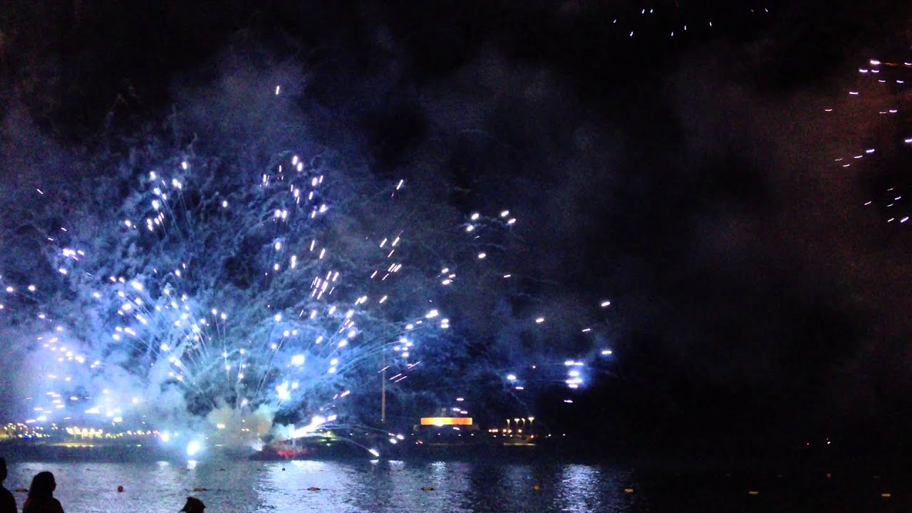 UAE 41 National Day Fireworks Display-Abu Dhabi Khalidiya Family Corniche by Paul Ramos
