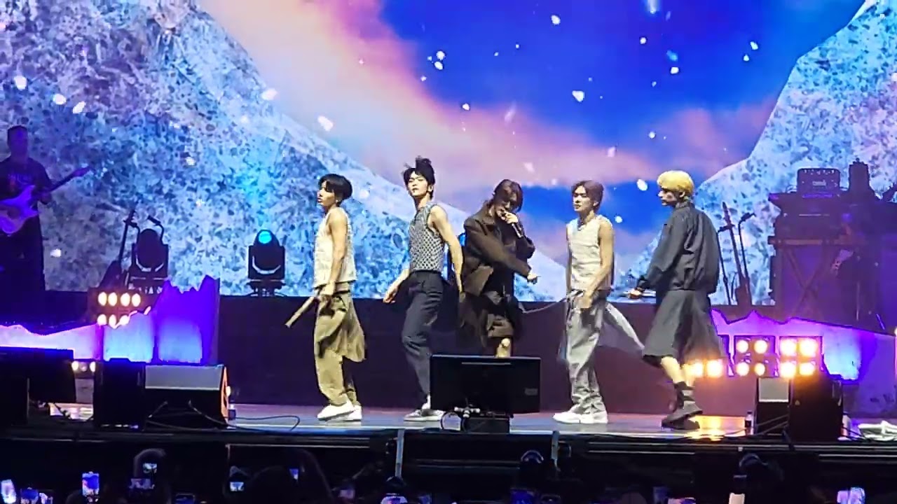 [4K] Tomorrow X Together - 0X1=Lovesong (I Know I Love You), Lollapalooza 2023 (Fancam, Full Intro)