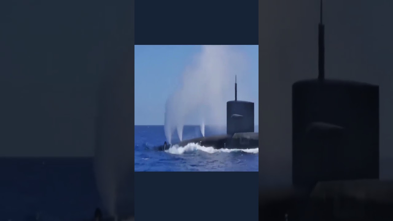 Ein U-Boot taucht wie ein Wal mitten im Ozean #shorts #short