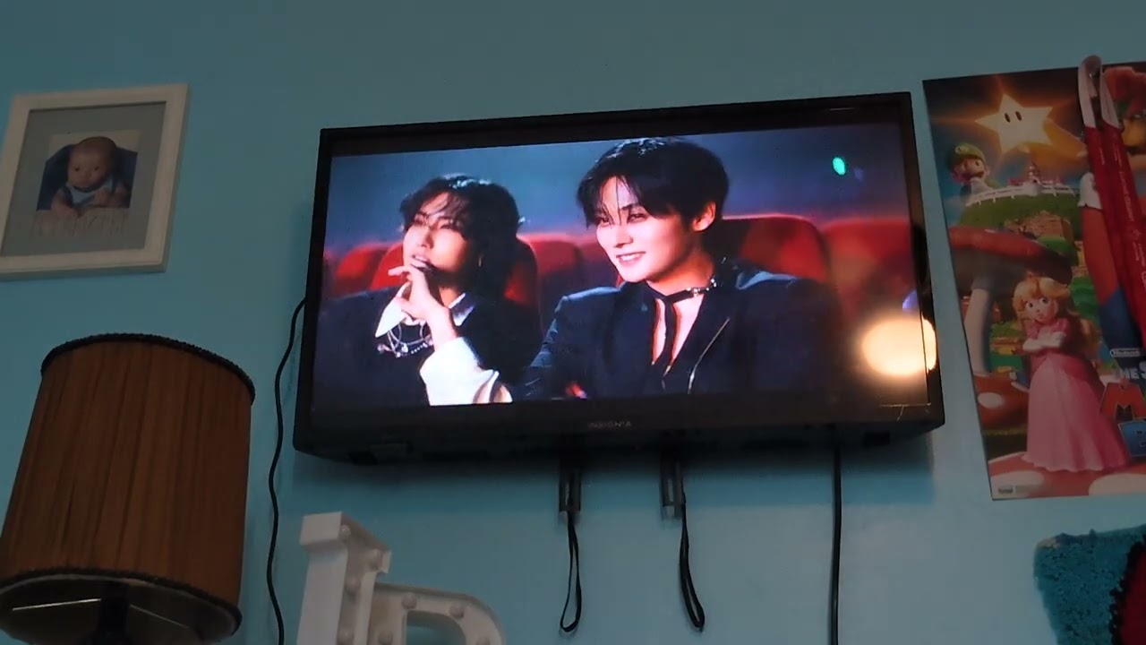 Reacting to stray kids by stray kids 