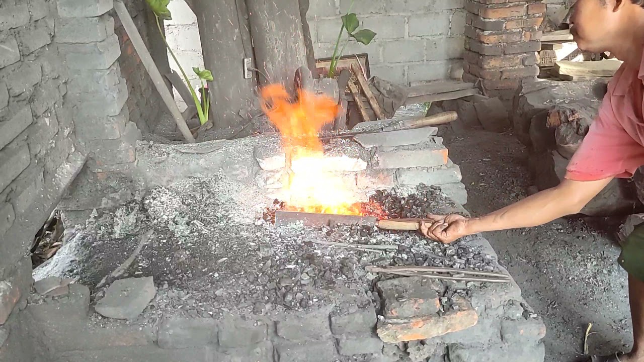 Ini dia cara menyepuh arit atau sabit agar tajam dan kuat