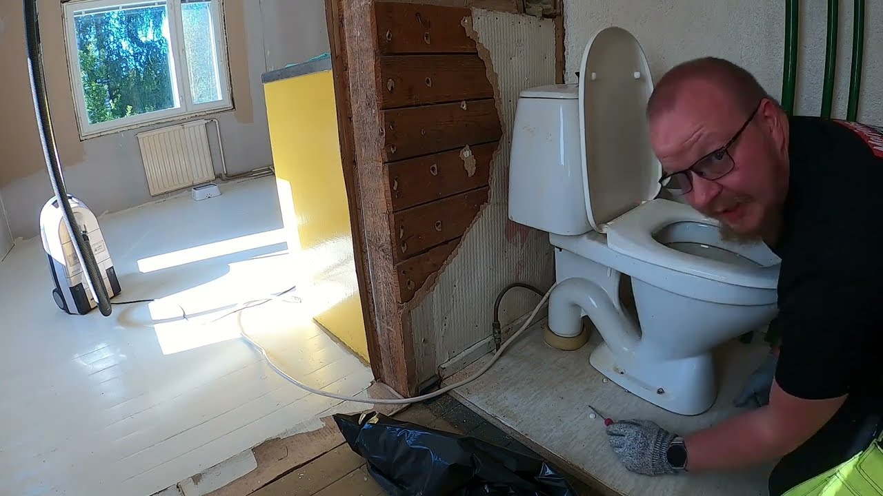 Rintamamiestalon remonttia - Timanttiporausta, putkien reittien suunnittelu ja wc:n purkua
