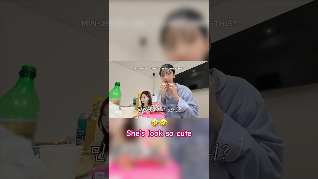 Karina eating Minjeong 😂 