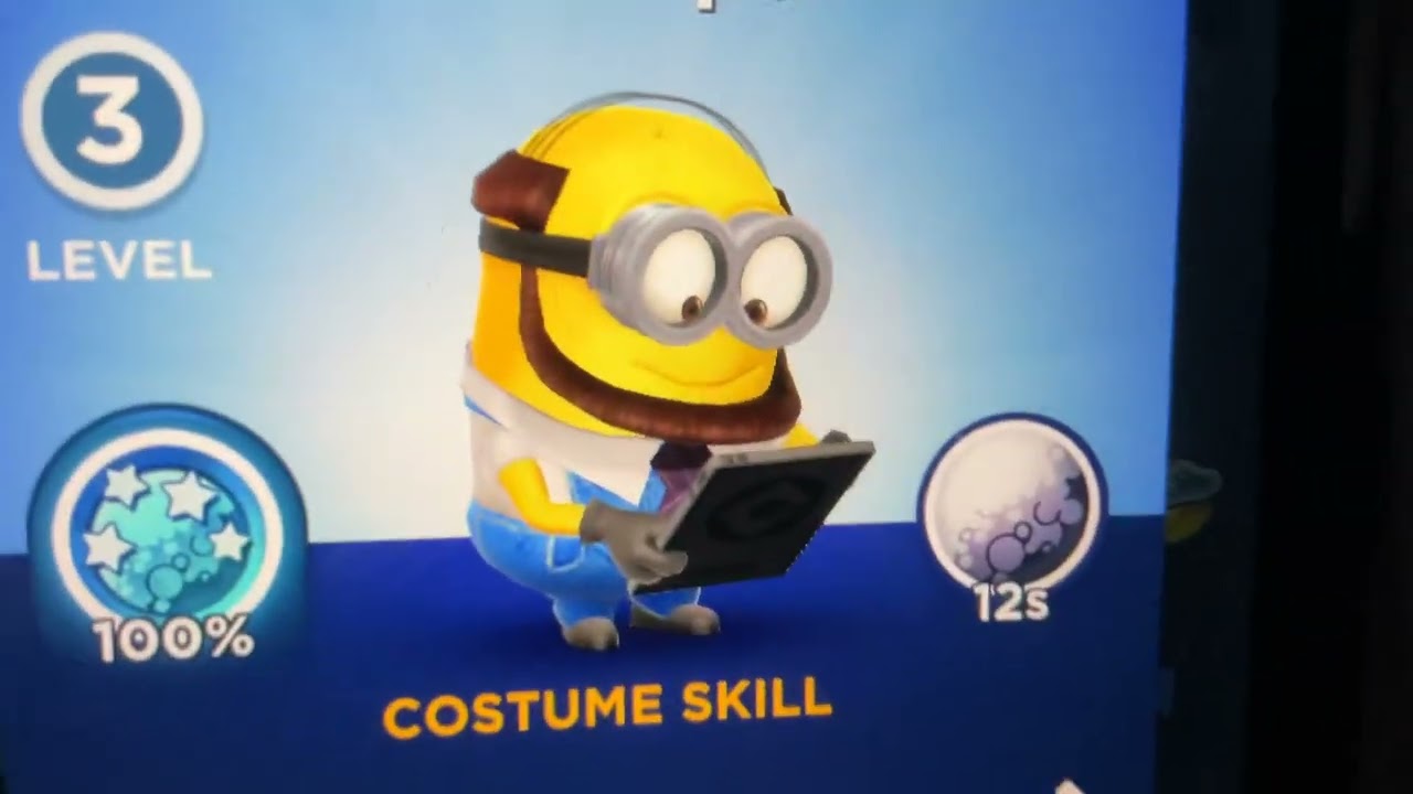 A grandpa minion playing minion rush