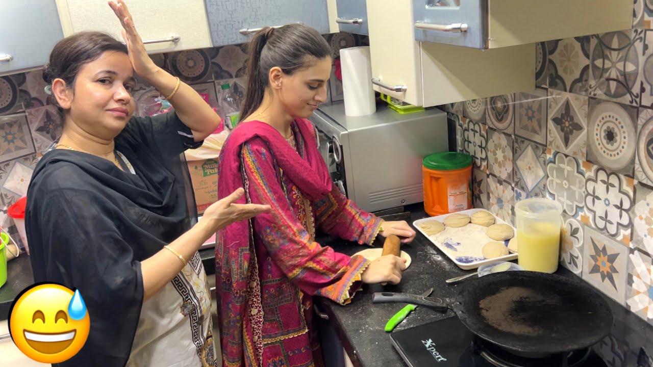 Saba making roti for the first time😂 | meri bahoo ko banani nhi ati😨