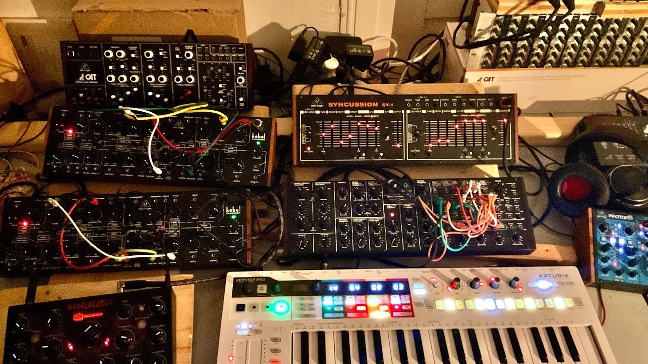 11.1  Goa~Style / acid Psy Jamming by Cosmic Trancer , 5mono Synthesizer , two Kobol , K2 , SY-1