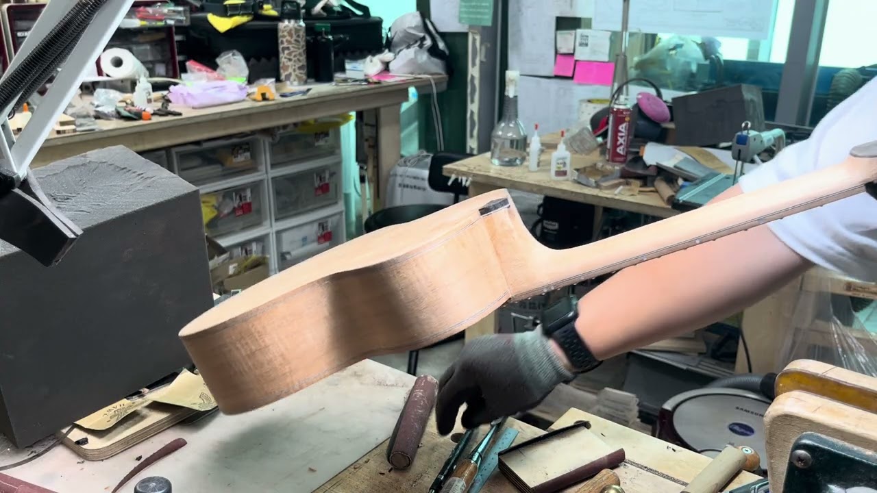 21-2Neck Carving