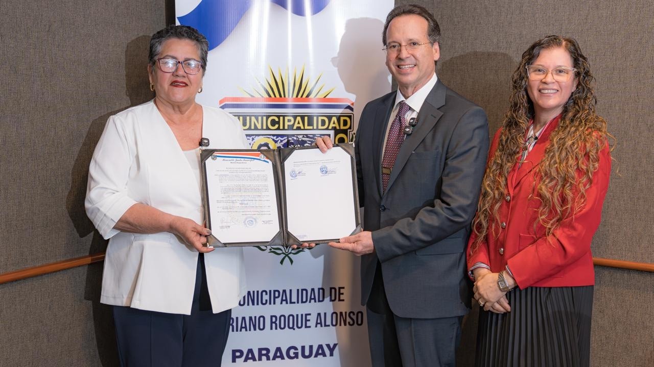 Mariano Roque Alonso Declara Visitante Ilustre al Dr. José Benjamín Pérez Matos