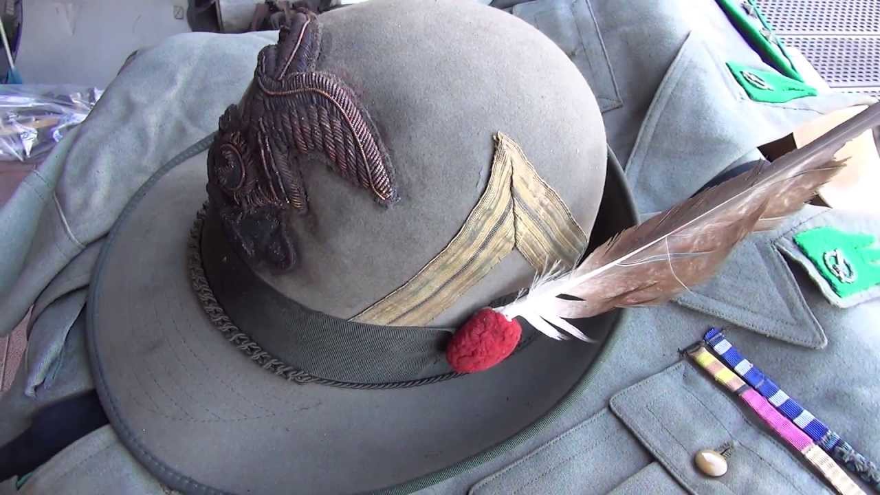 UNIFORME DELLA 2^G.M. DA TENENTE DEGLI ALPINI DIVISIONE MONTEROSA.