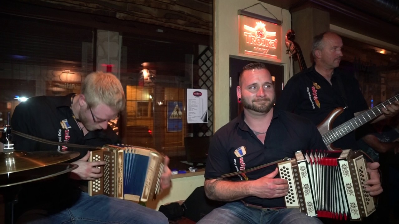Schwyzerörgeli-Trio Vollgas mit Adi - Überä Chlausäpass