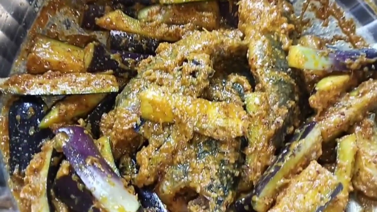 বেগুন দিয়ে কৈ মাছের পাতুরি রেসিপি। খেতে দুর্দান্ত হয়েছে। 