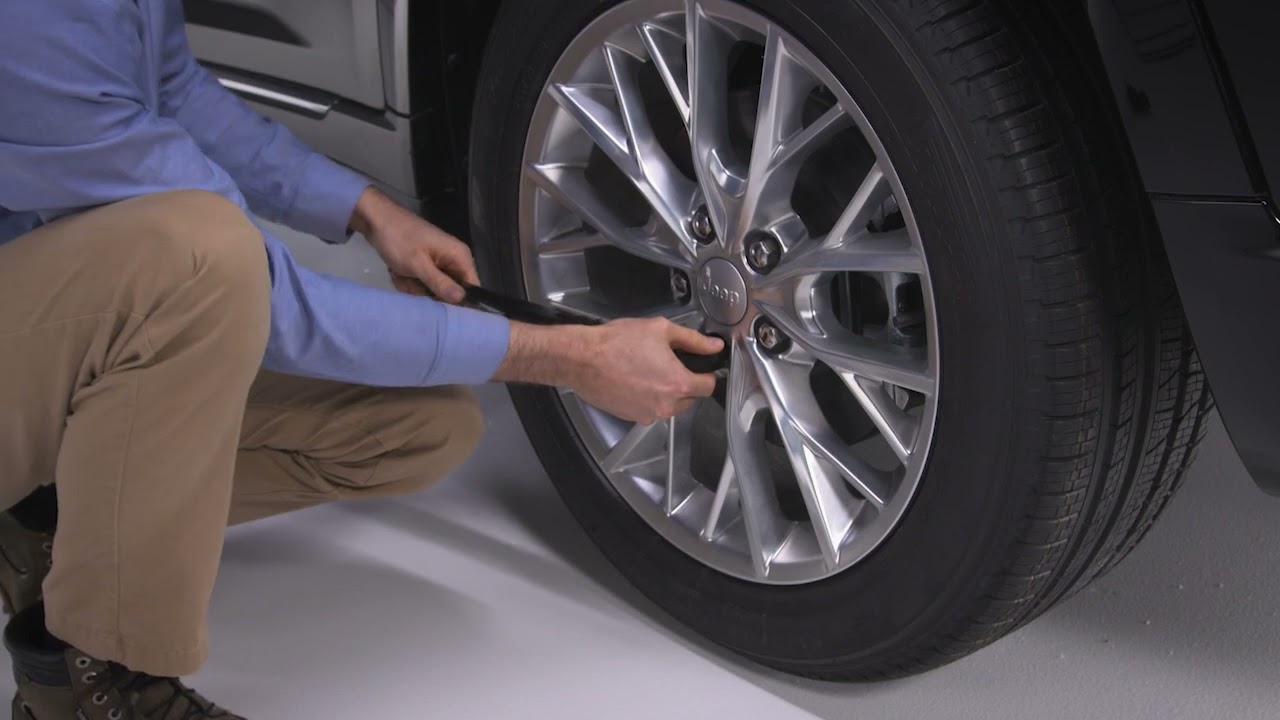 Jacking and Tire Changing | How To | 2024 Jeep Grand Cherokee