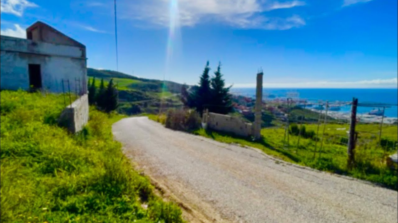 دار وغريسة مزيونة قريبة لجميع المرافق ومطلة على البحر 0703640826 القصر الصغير طنجة