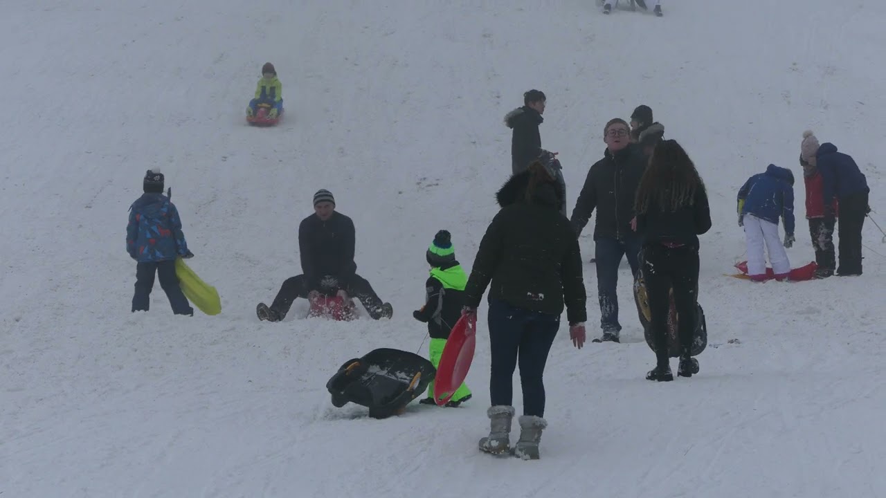 people sliding down on a snowy hill, fail , Baraque de Fraiture Belgium