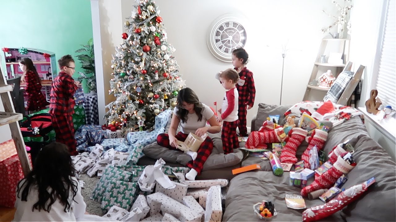 Christmas Morning Opening Presents 2022 (a little late.... 🙊)