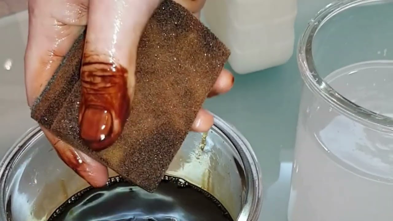 Conducting an experiment to extract oil from a polyurethane sponge | Demonstration in the Emirates