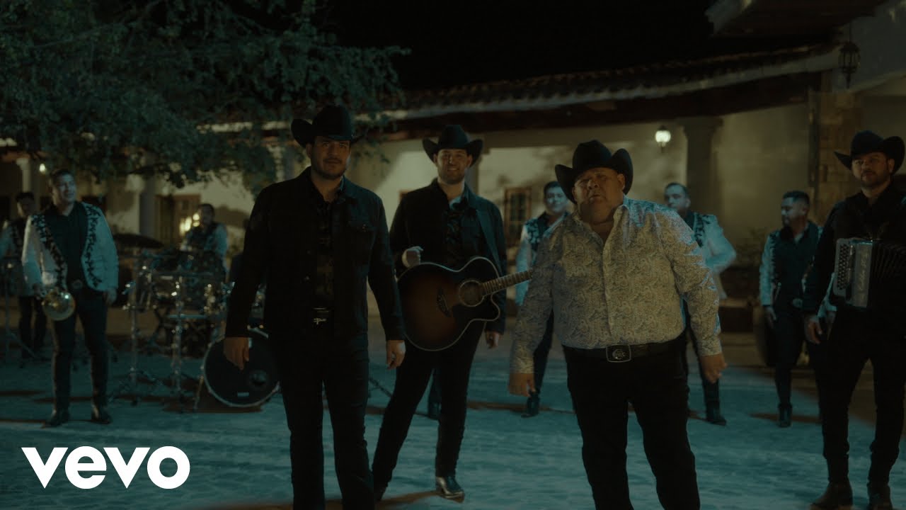 Calibre 50, El Coyote Y Su Banda Tierra Santa - Me Dicen El Coyote