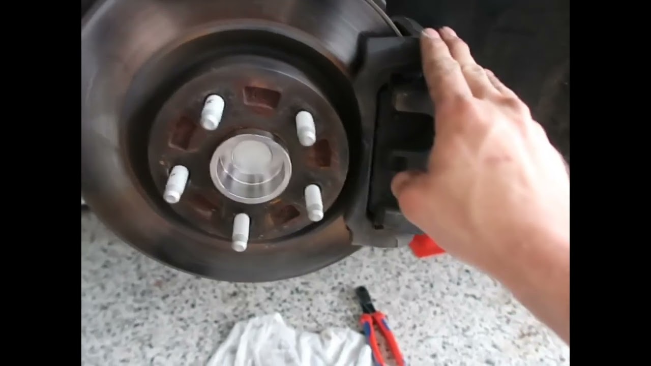 Replacing VE COMMODORE Front hubs ( ABS SENSOR )